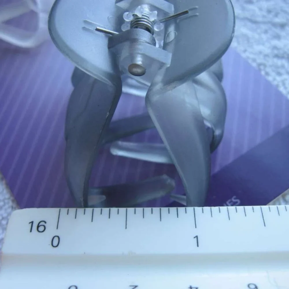 2 Goody Medium Matte Frosted Spider Octopus Plastic Jaw Claw Clips 2 1/4